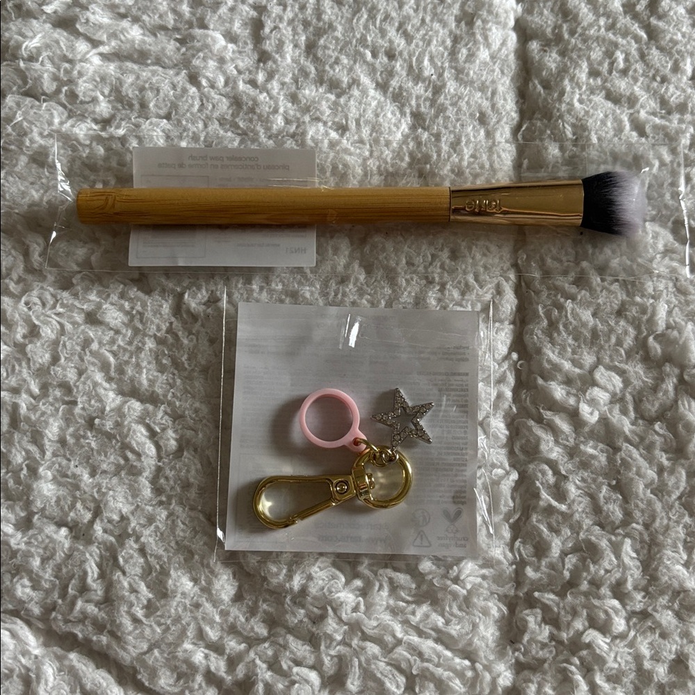 Brand New Tart Paw Concealer Brush and Lipgloss Clip
